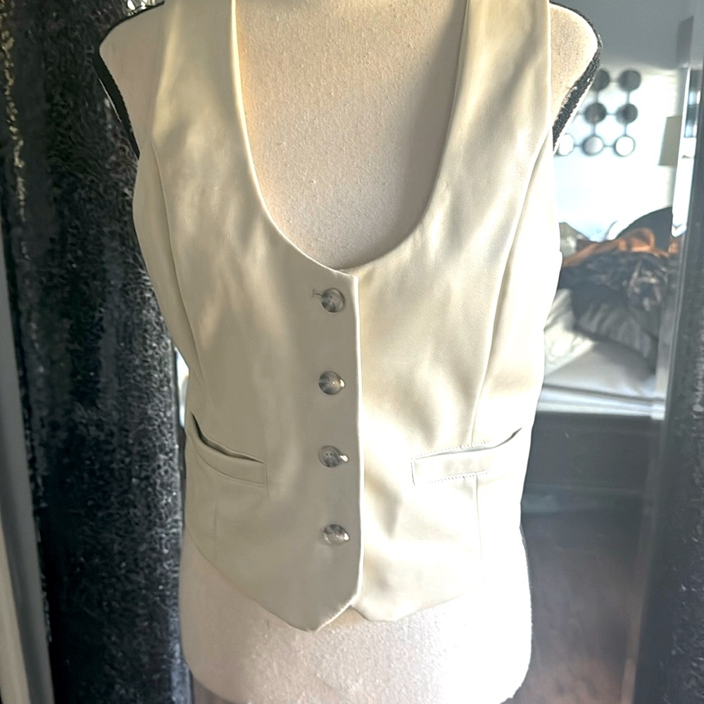 Faux leather vest 🤍